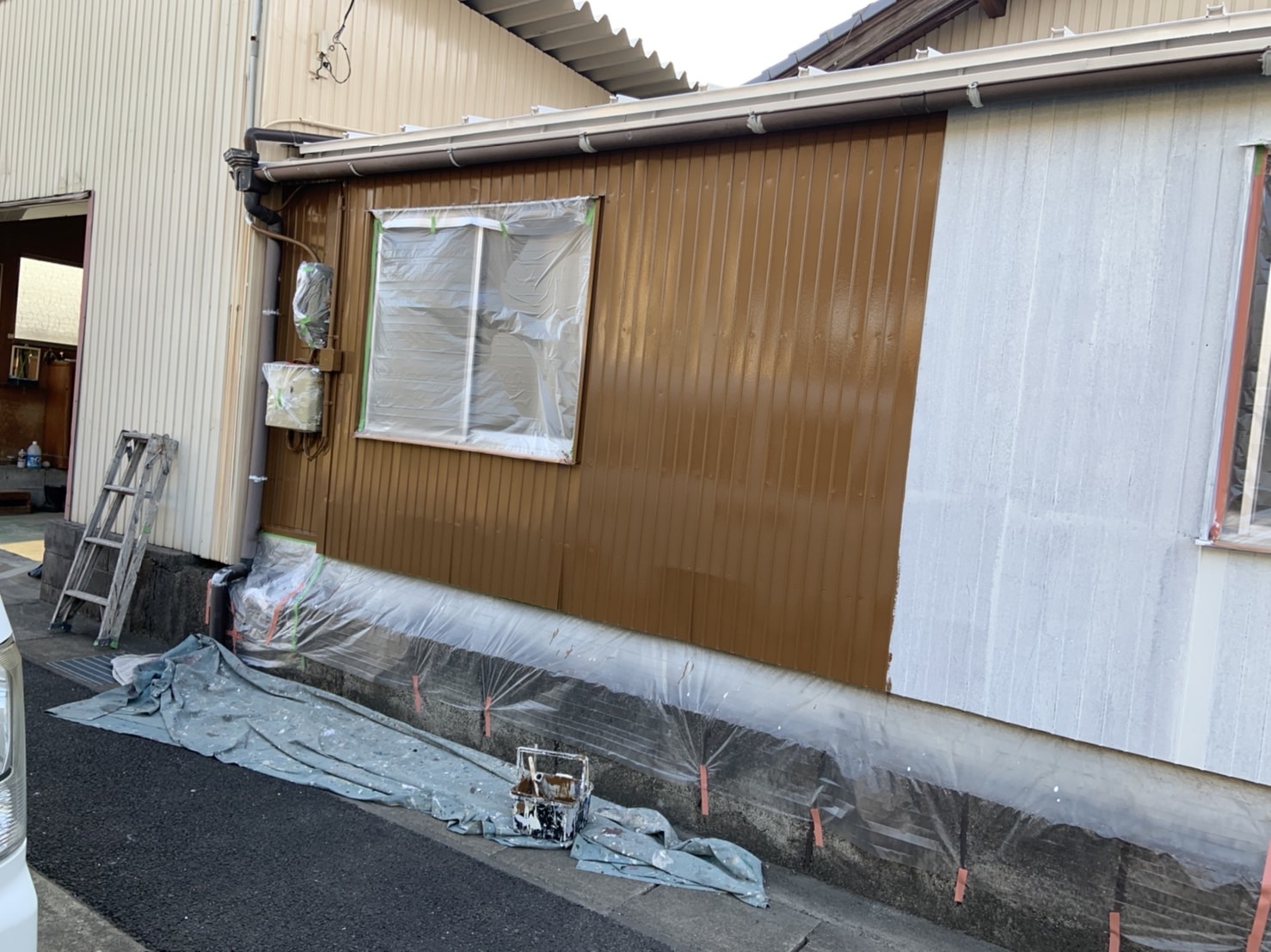 大垣市 和風のトタン壁と瓦棒屋根 倉庫の折半屋根の塗装作業をおこないました 岐阜県安八町 大垣市 瑞穂市で外壁塗装 屋根塗装なら大橋美装